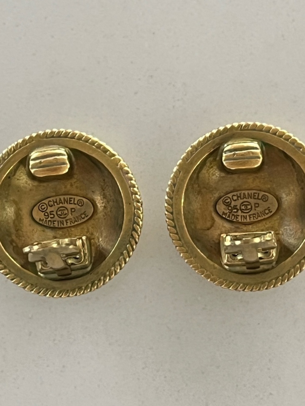 VINTAGE Chanel 1995 Spring CC Logo Round Rope ~1” Button Clip-On Earrings Gold - Picture 3 of 14